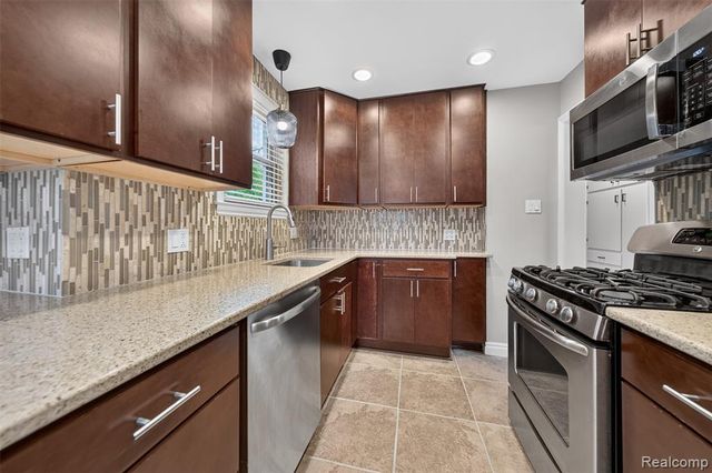 431 N Edgeworth Avenue, Royal Oak, MI 48067