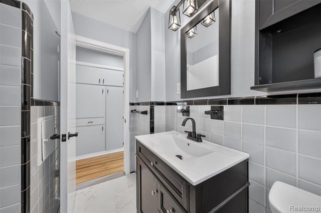 431 N Edgeworth Avenue, Royal Oak, MI 48067