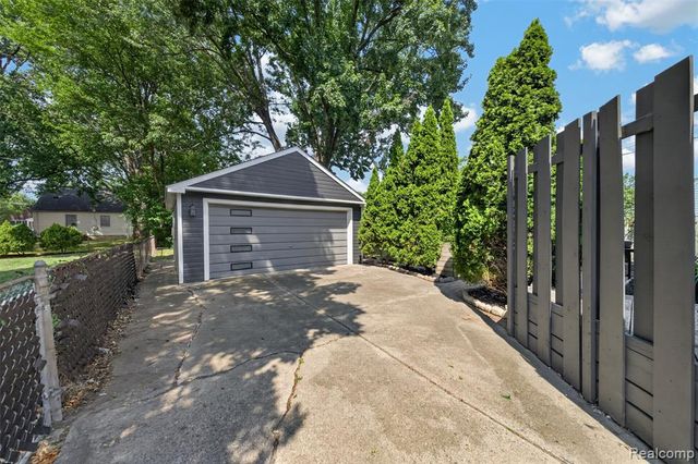 431 N Edgeworth Avenue, Royal Oak, MI 48067