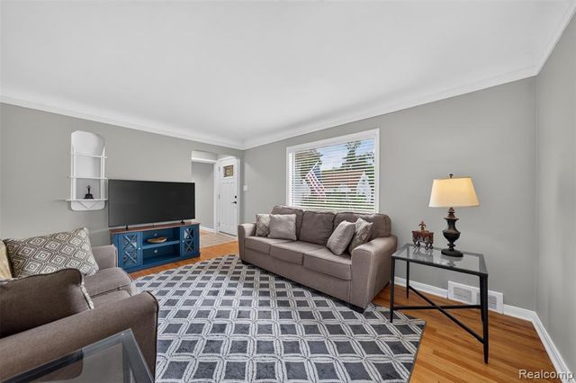 431 N Edgeworth Avenue, Royal Oak, MI 48067