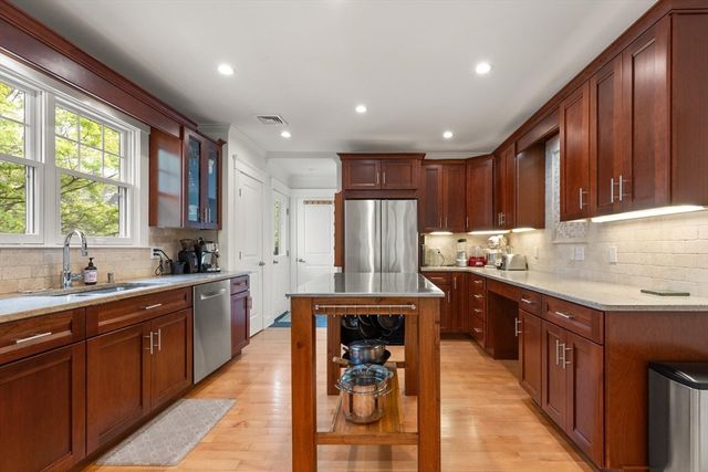 278 Huron Ave 2, Cambridge, MA 02138