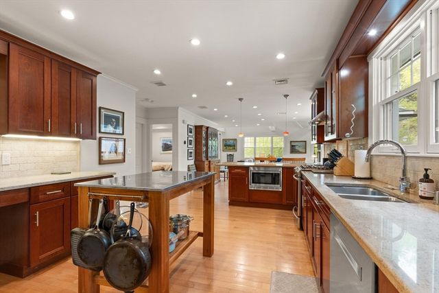 278 Huron Ave 2, Cambridge, MA 02138