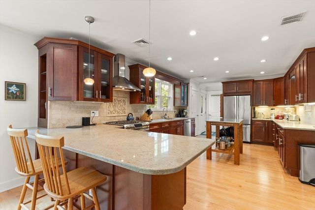 278 Huron Ave 2, Cambridge, MA 02138