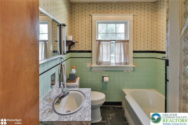 132 East Landis Street, Coopersburg Boro, PA 18036
