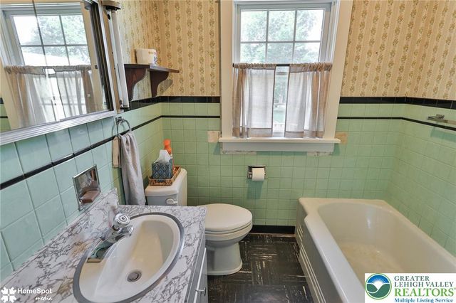 132 East Landis Street, Coopersburg Boro, PA 18036
