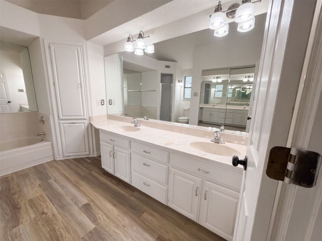 4717 Burning Springs Drive, Arlington, TX 76017