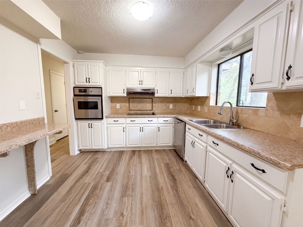 4717 Burning Springs Drive, Arlington, TX 76017 — photo 2