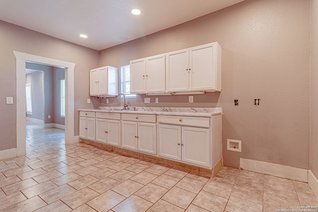 940 SW 36th, San Antonio, TX 78237