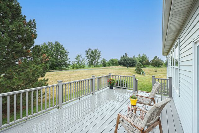 692 Canton Court, Oswego, IL 60543