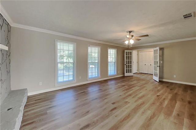 5054 Arbor Lane SW, Lilburn, GA 30047