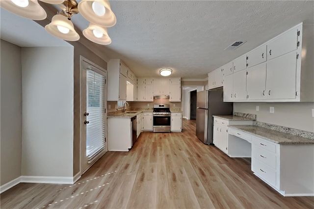 5054 Arbor Lane SW, Lilburn, GA 30047