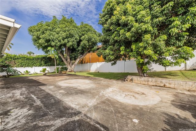 5838 Kalanianaole Highway, Honolulu, HI 96821