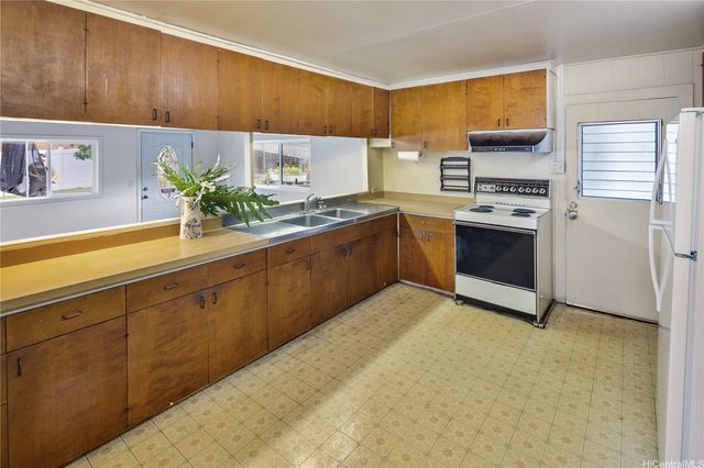 5838 Kalanianaole Highway, Honolulu, HI 96821