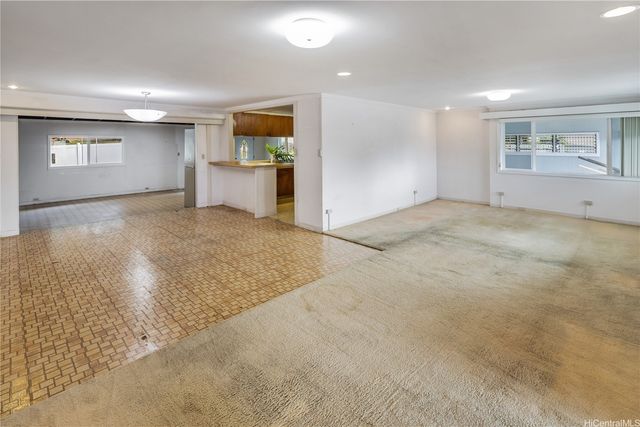 5838 Kalanianaole Highway, Honolulu, HI 96821