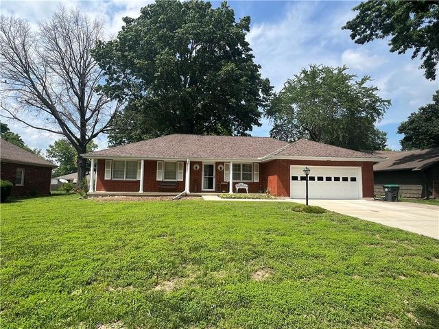 1101 SW Azure Avenue, Blue Springs, MO 64015
