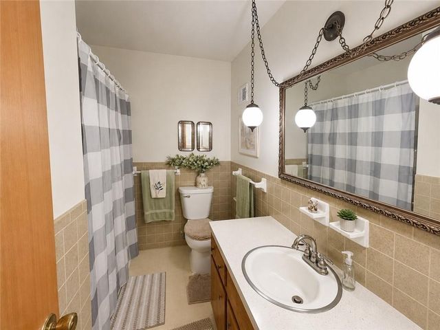 1101 SW Azure Avenue, Blue Springs, MO 64015