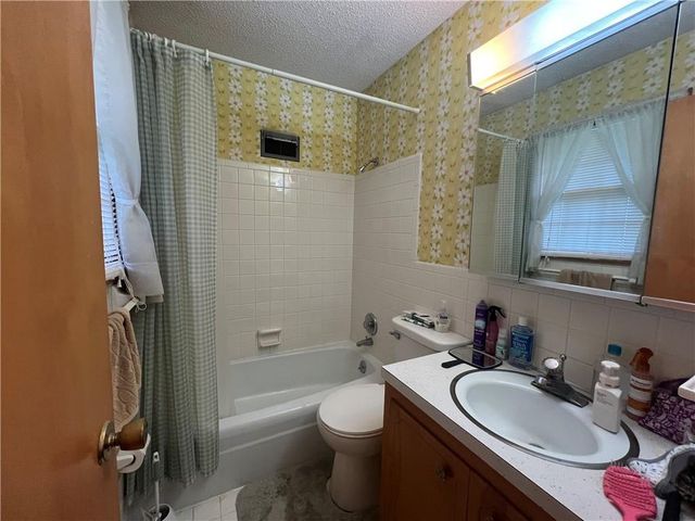 1101 SW Azure Avenue, Blue Springs, MO 64015