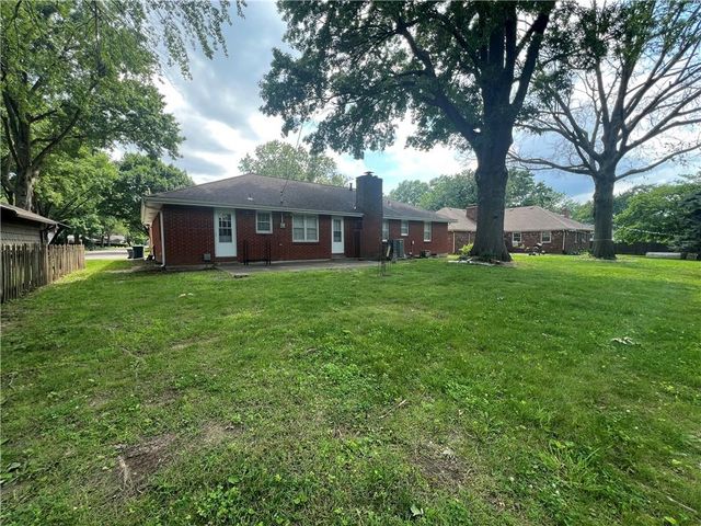 1101 SW Azure Avenue, Blue Springs, MO 64015
