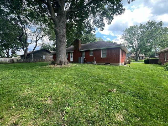1101 SW Azure Avenue, Blue Springs, MO 64015