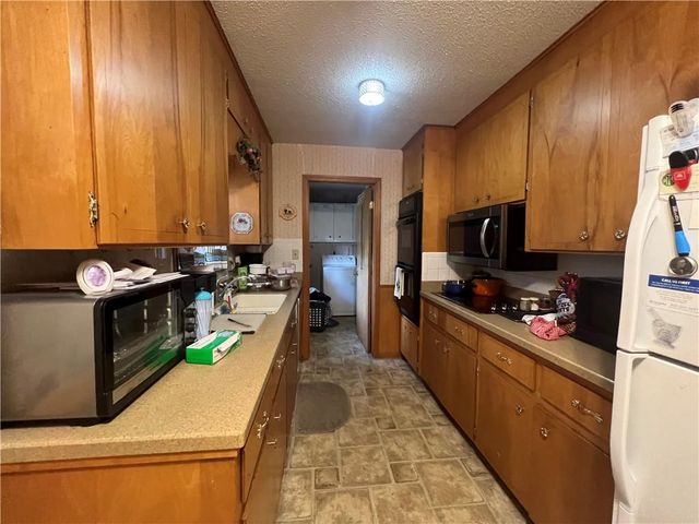 1101 SW Azure Avenue, Blue Springs, MO 64015