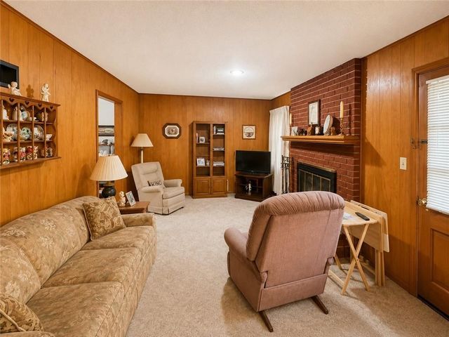 1101 SW Azure Avenue, Blue Springs, MO 64015
