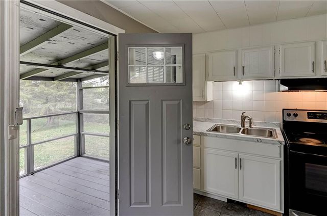 5200 E 39th Terrace, Kansas City, MO 64130