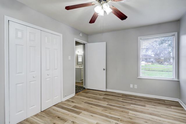 2100 Ontario Street, Baytown, TX 77520