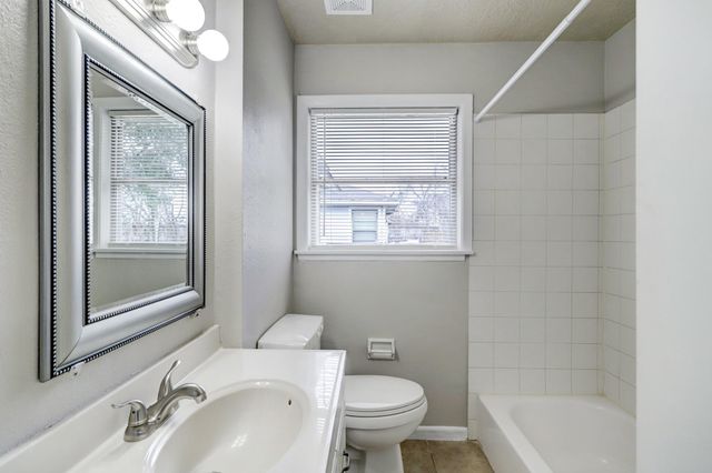 2100 Ontario Street, Baytown, TX 77520