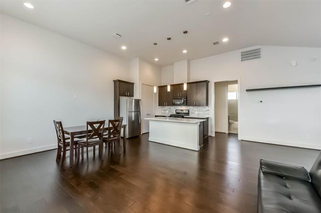 3206 N Macgregor Way A, Houston, TX 77004