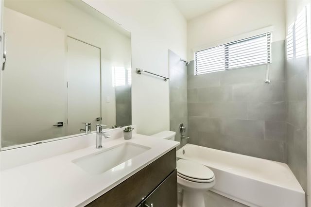 3206 N Macgregor Way A, Houston, TX 77004