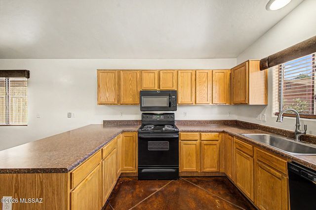 409 E Geronimo Bluff Loop, Tucson, AZ 85705