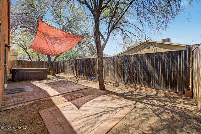 409 E Geronimo Bluff Loop, Tucson, AZ 85705