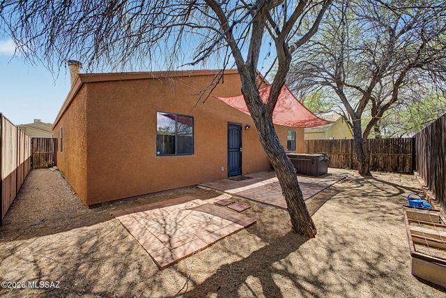 409 E Geronimo Bluff Loop, Tucson, AZ 85705