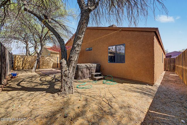 409 E Geronimo Bluff Loop, Tucson, AZ 85705