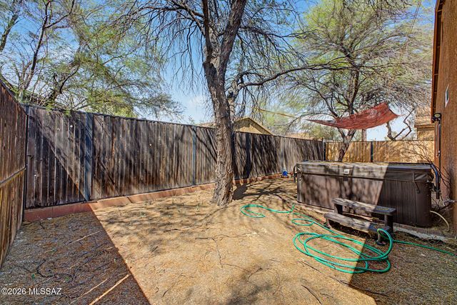 409 E Geronimo Bluff Loop, Tucson, AZ 85705