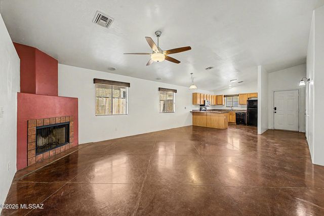 409 E Geronimo Bluff Loop, Tucson, AZ 85705