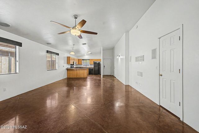 409 E Geronimo Bluff Loop, Tucson, AZ 85705