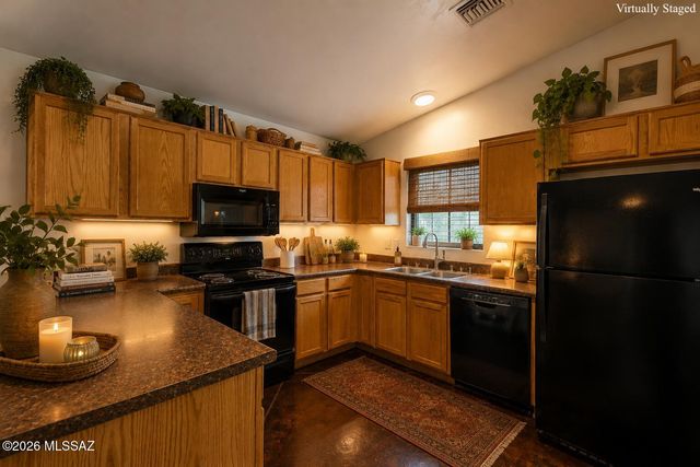 409 E Geronimo Bluff Loop, Tucson, AZ 85705