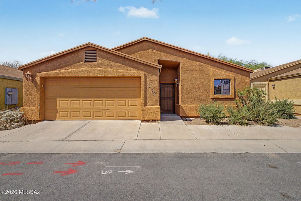 409 E Geronimo Bluff Loop, Tucson, AZ 85705