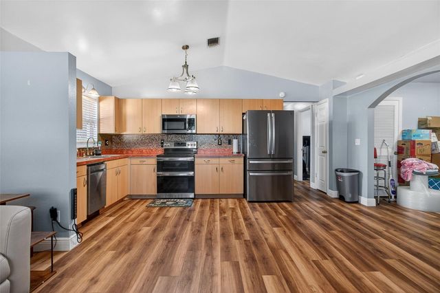 2174 19TH AVENUE SW, Largo, FL 33774