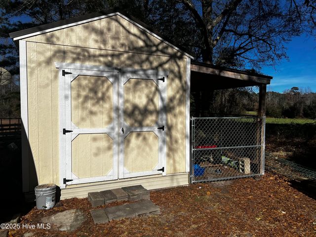 688 Georgia Pacific Road, Whiteville, NC 28472