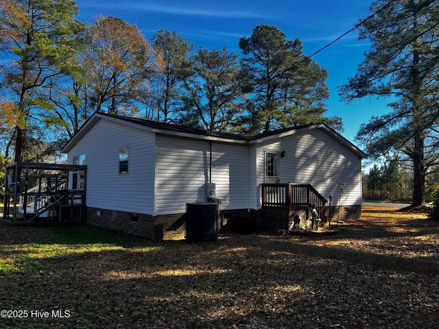 688 Georgia Pacific Road, Whiteville, NC 28472