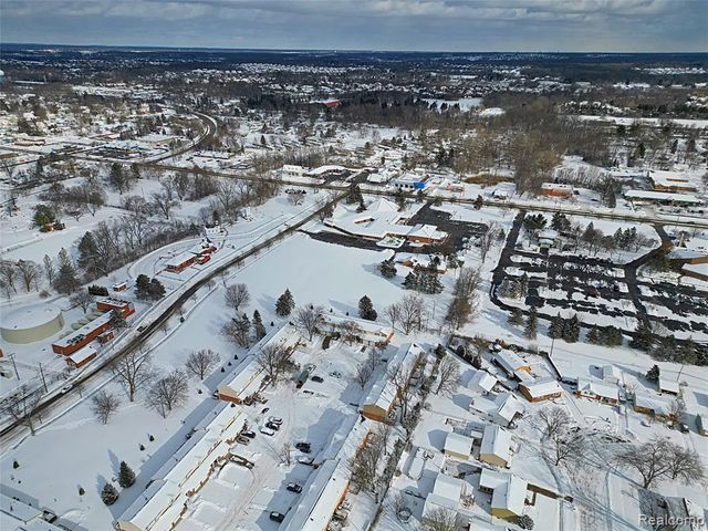 412 Cambridge Avenue, South Lyon, MI 48178