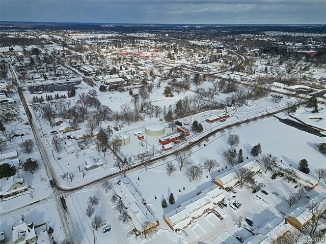 412 Cambridge Avenue, South Lyon, MI 48178