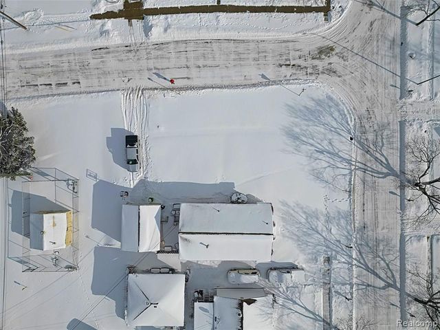 412 Cambridge Avenue, South Lyon, MI 48178