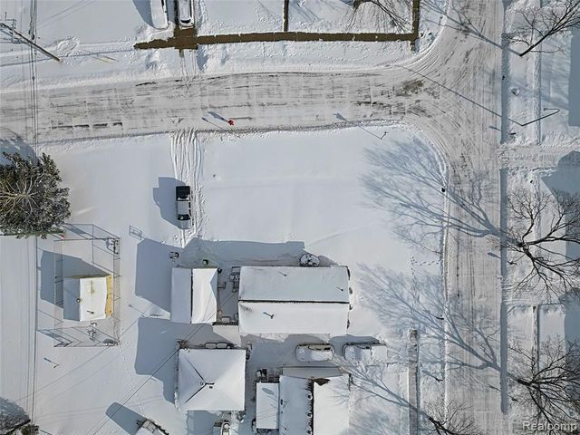 412 Cambridge Avenue, South Lyon, MI 48178