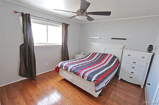 412 Cambridge Avenue, South Lyon, MI 48178