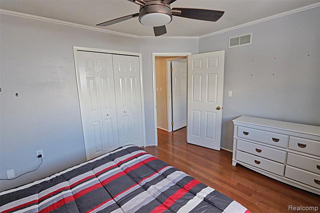 412 Cambridge Avenue, South Lyon, MI 48178