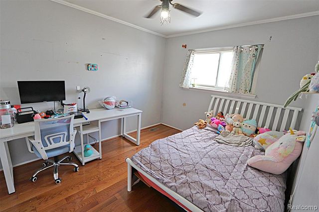 412 Cambridge Avenue, South Lyon, MI 48178