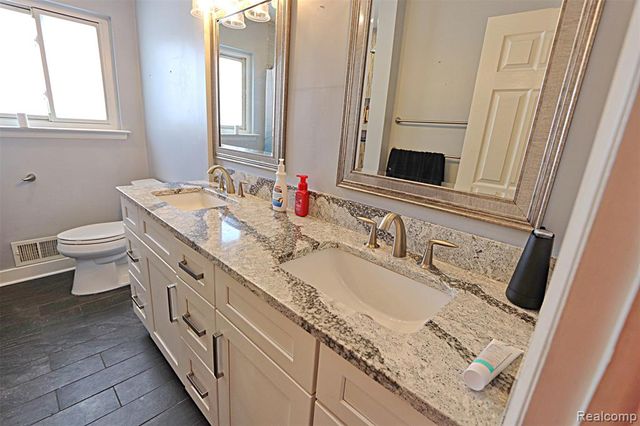 412 Cambridge Avenue, South Lyon, MI 48178